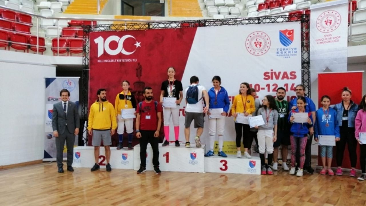 Gölbaşılı İlayda, Eskrim Türkiye Şampiyonu Oldu