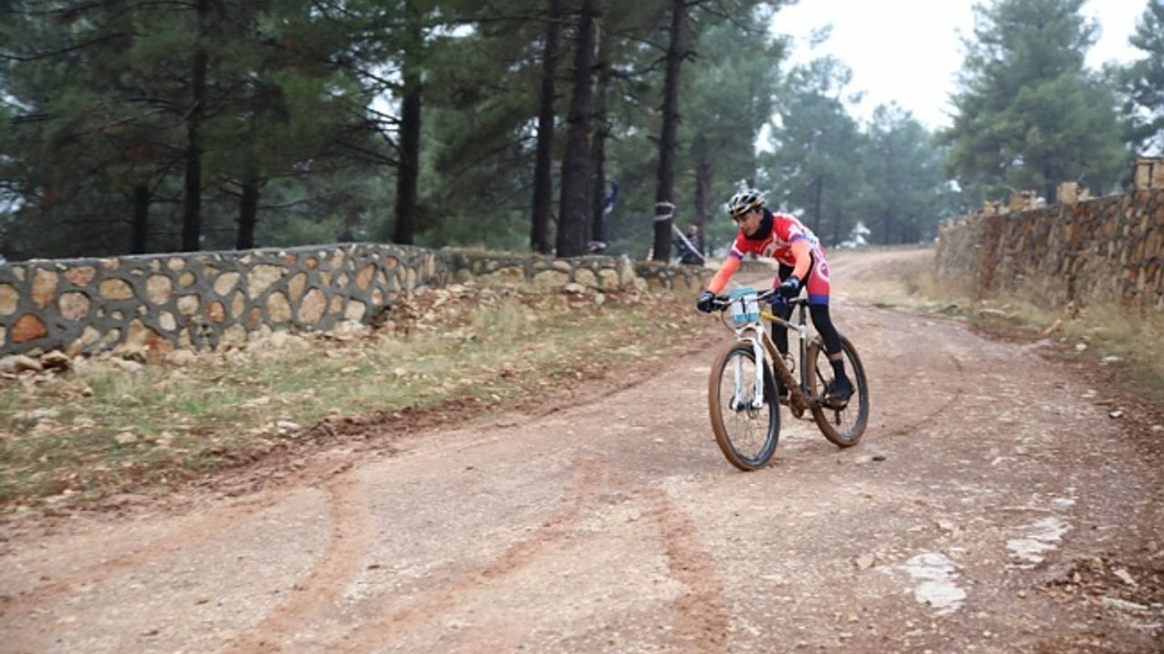 Adıyaman'da '1 Aralık Dağ Bisikleti Yarışması' düzenlendi