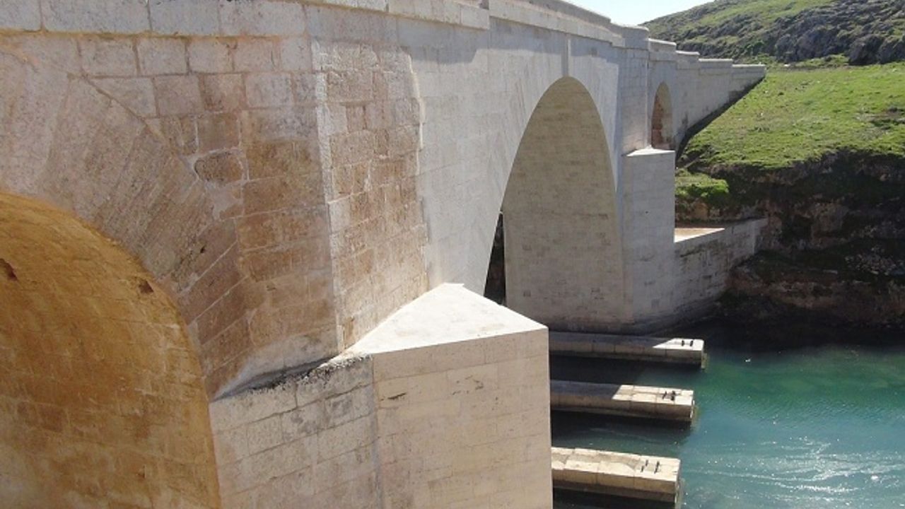 Adıyaman'ın tarihi Kızılin Köprüsü ziyaretçilerini bekliyor
