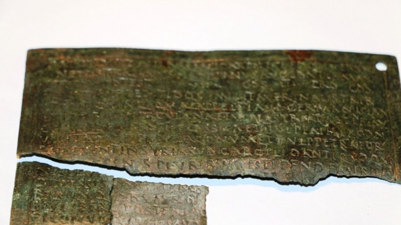 Perre Antik Kent'inde 123 yıl öncesine ait 'Bronz Askeri Diploma' bulundu