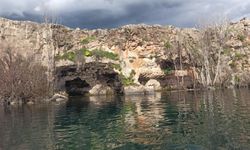Fırat Nehrinde gizemli mağaralar