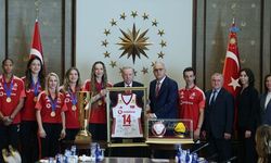 Cumhurbaşkanı Erdoğan, Avrupa şampiyonu Voleybol Takımı’nı kabul etti