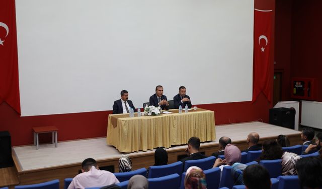Gönüllü gençlerle değerlendirme toplantısı