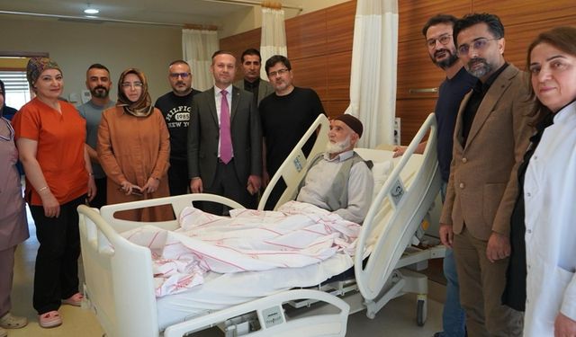 Başhekim Turgut, hastaları serviste ziyaret etti