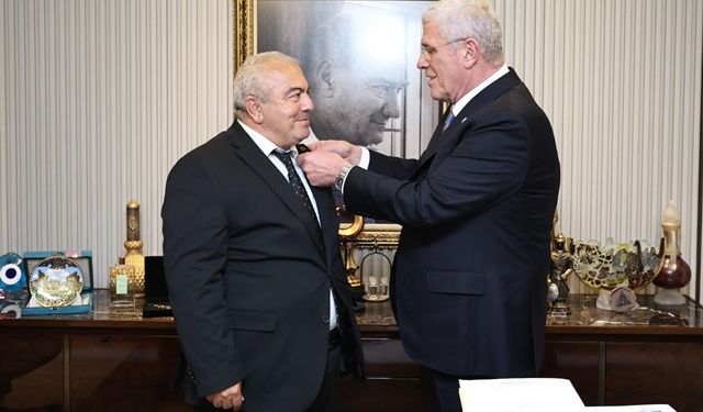 İsmail Türk'e Rozeti, Genel Başkan Dervişoğlu Taktı