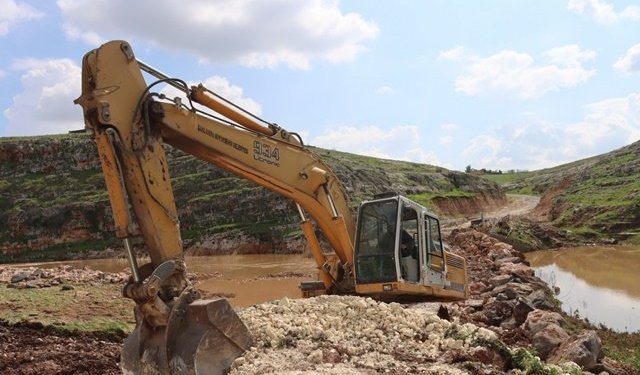 Şanlıurfa Büyükşehir Viranşehir'de sel hasarlarını onarıyor