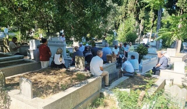 Süleyman Arif Emre dualarla anıldı