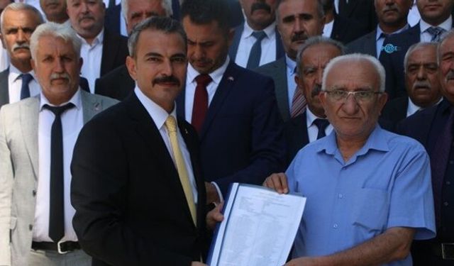 Ali Önat mazbatasını aldı