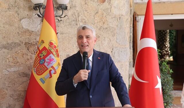 Ömer Bolat İspanya'da Türk işadamlarıyla bir araya geldi.