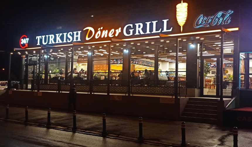 Plojesti’de Turkısh Döner Grill’de Türk yemekleri