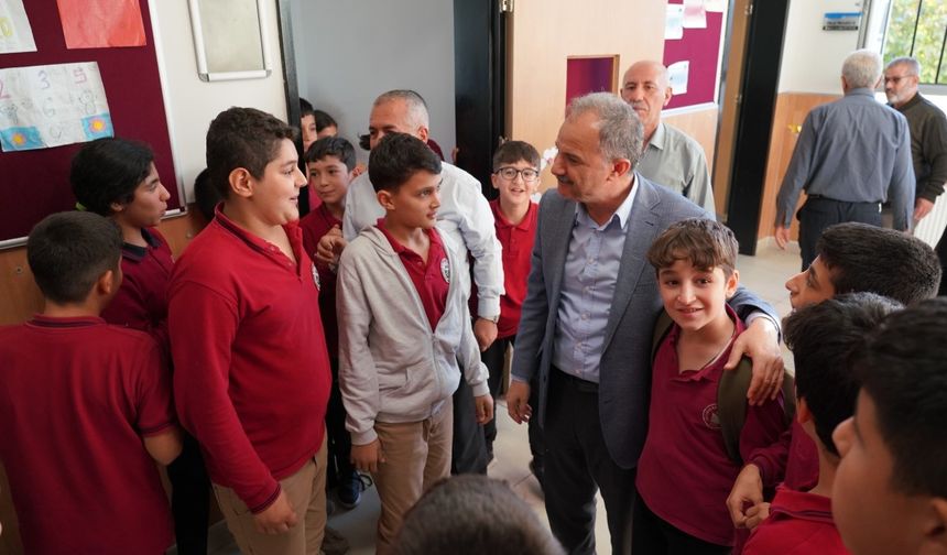 Başkan Kılınç'tan Karacaoğlan Ortaokulunu ziyaret