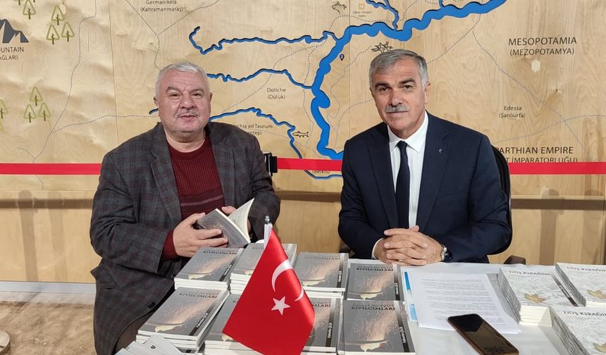 Fahrettin Çelik Kitaplarını İmzaladı