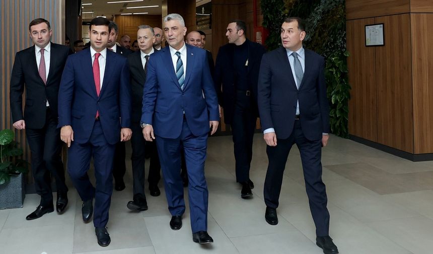 Ömer Bolat  Bakü KOBİ Evi'ni ziyaret etti.
