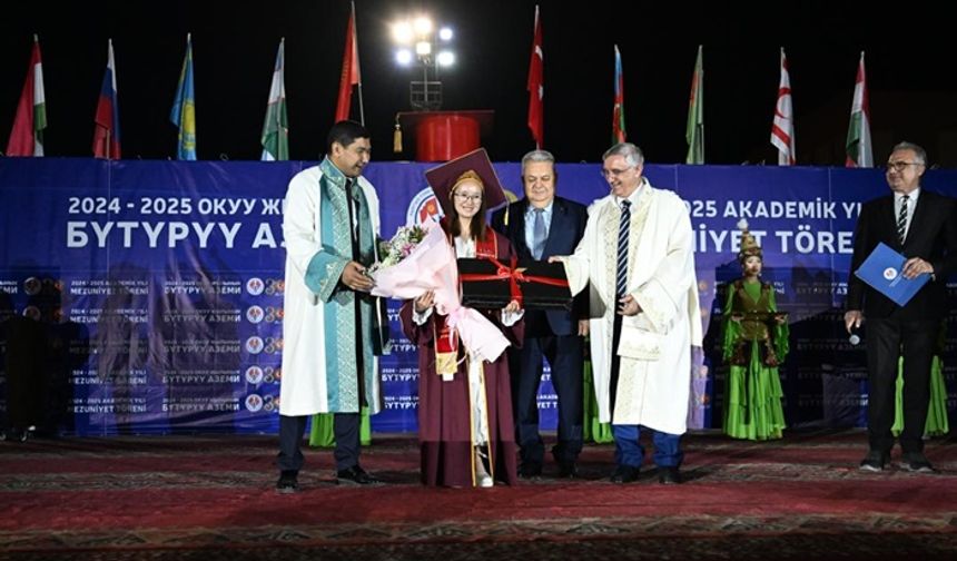 Manas Üniversitesi 1072 öğrenci mezun etti