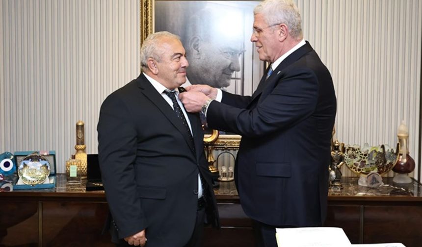 İsmail Türk'e Rozeti, Genel Başkan Dervişoğlu Taktı