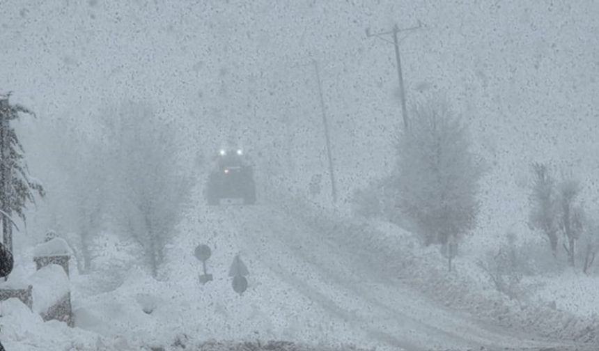 Kar yağışı nedeniyle bazı ilçeler ve köylerde eğitime 1 gün ara verildi