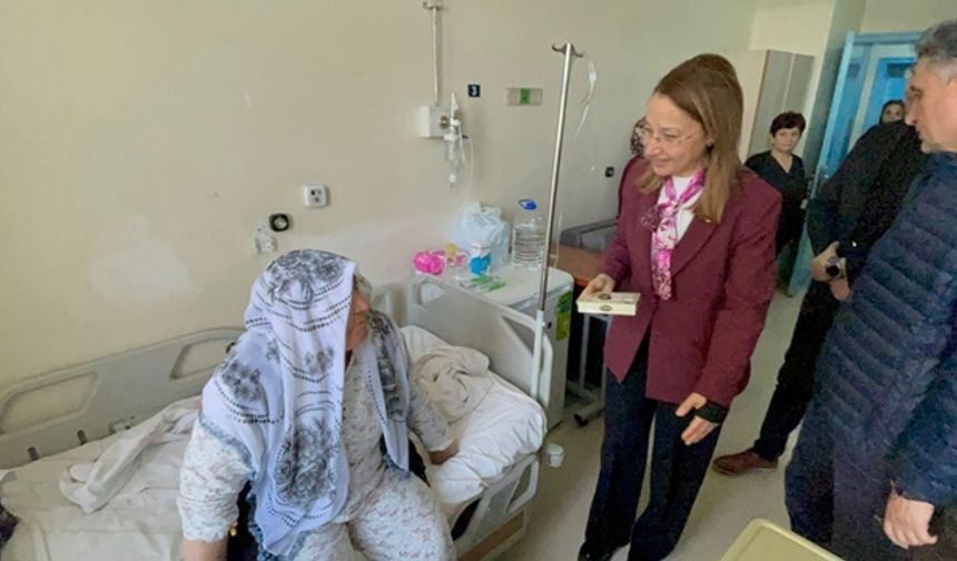 Derya Bakbak’tan Hastalara Ramazan Ziyareti