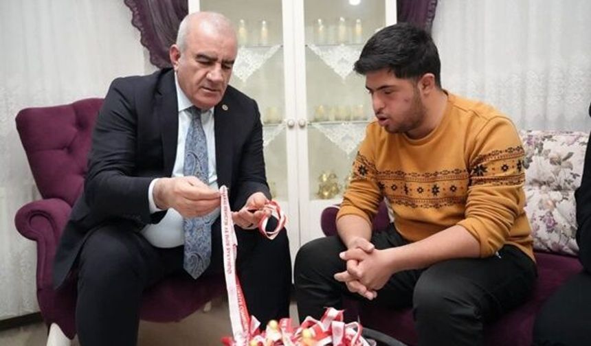 Milletvekili Özhan'dan Özel Bireyli Aileleri Ziyaret Etti