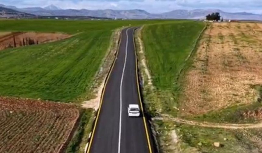 Adıyaman’da köy yollarına 38 kilometre sıcak asfalt serildi
