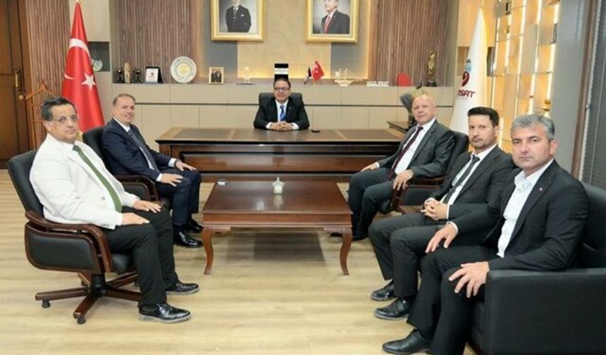 Ali Tosun Samsat Belediye Başkanı Halil Fırat’ı makamında ziyaret etti
