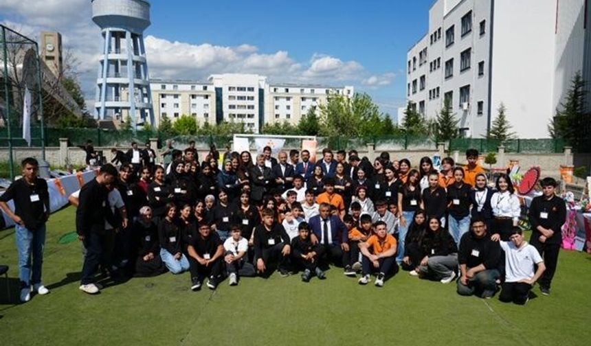 Gençlerin teknoloji projeleri görücüye çıktı