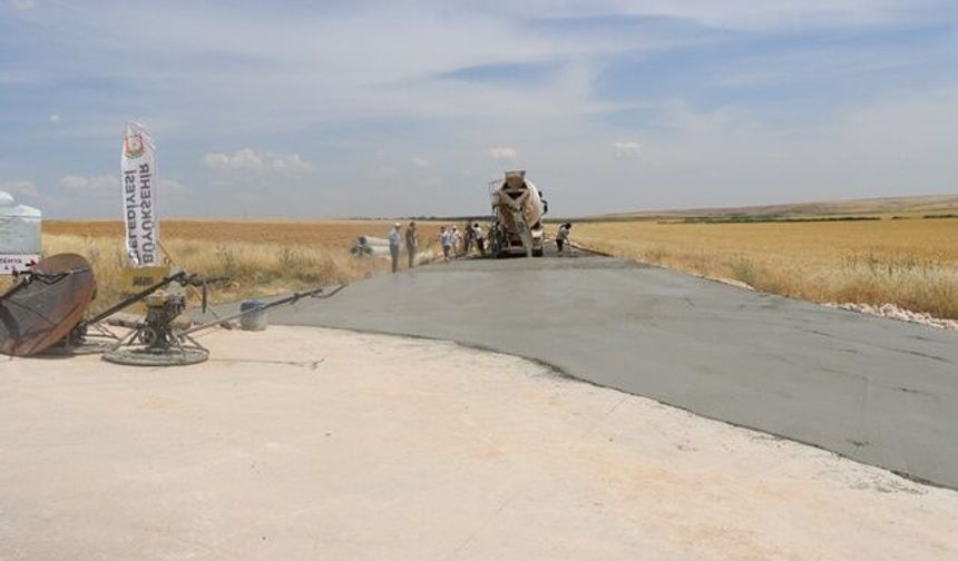 ŞANLIURFA BÜYÜKŞEHİR, 3 İLÇEYİ BETON YOLLA BİRBİRİNE BAĞLIYOR