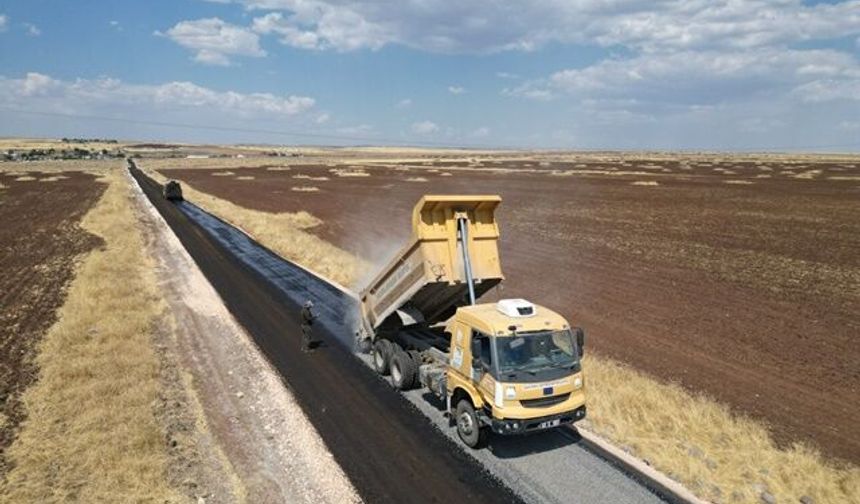 Siverek kırsalında büyükşehir asfalt yapıyor