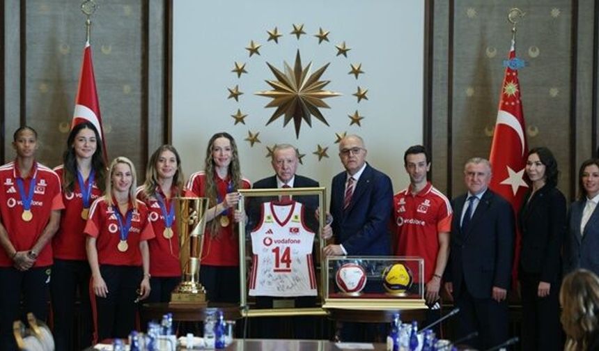 Cumhurbaşkanı Erdoğan, Avrupa şampiyonu  Voleybol Takımı’nı kabul etti