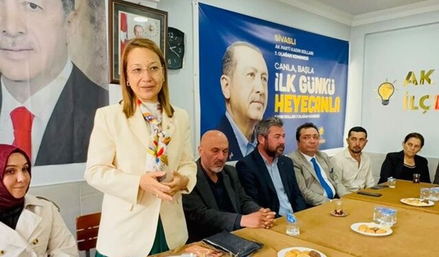 DERYA BAKBAK UŞAK’TA GÖNÜLLERE DOKUNDU, YATIRIMLARI ANLATTI