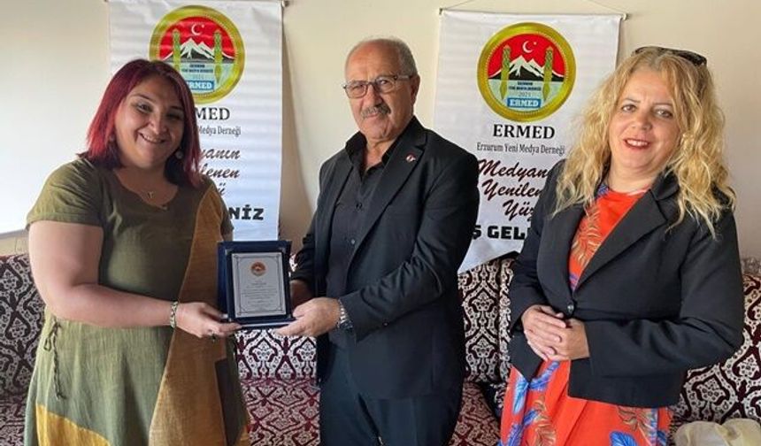 DUAYEN GAZETECİ ENVER GÜLER’E 40. YIL ONUR PLAKETİ