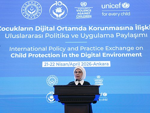 Emine Erdoğan: Maalesef üzerimize yapıştırılan dijital göçmen etiketiyle bu dünyanın dışına itiliyoruz