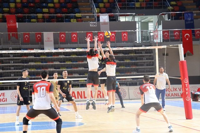 ŞANLIURFA BÜYÜKŞEHİR BELEDİYESİ VOLEYBOL TAKIMI FİLEDE İDDİALI