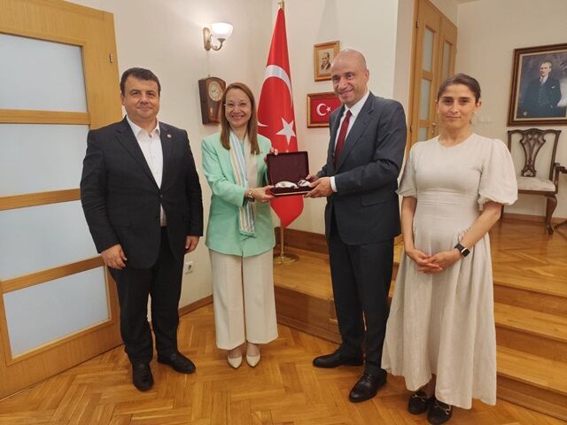 DERYA BAKBAK: “EĞİTİMDE YAPAY ZEKÂ KULLANIMI, ÖNCELİK HALİNE GELMİŞTİR”