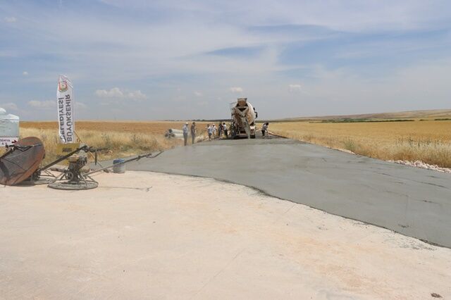 ŞANLIURFA BÜYÜKŞEHİR, 3 İLÇEYİ BETON YOLLA BİRBİRİNE BAĞLIYOR