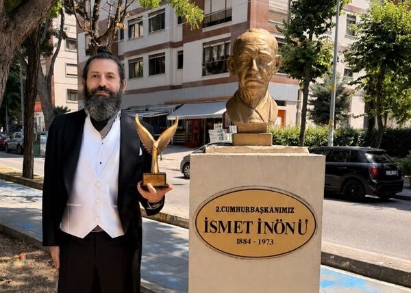 İsmet İnönü’ye Akif Manaf Sağlık ve Barış Ödülü